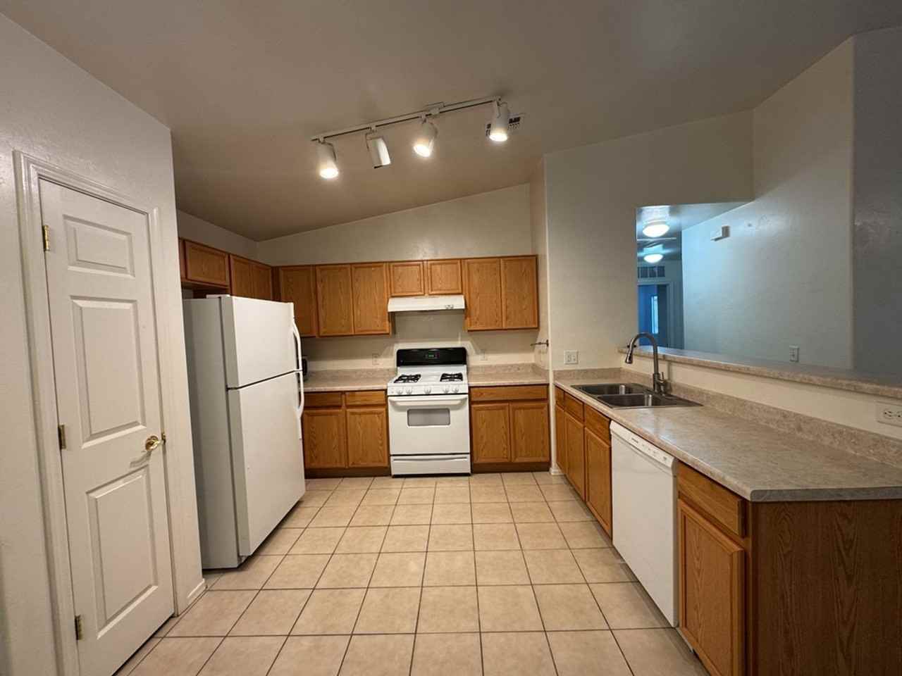 3188 Copper Pointe Dr - Photo 5 of 19