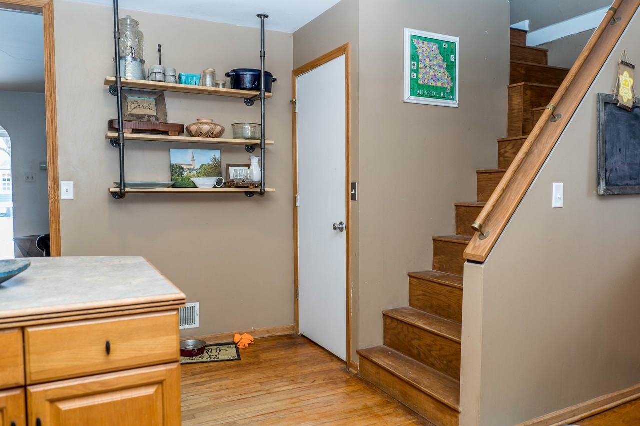 902 Again St - Photo 5 of 22
