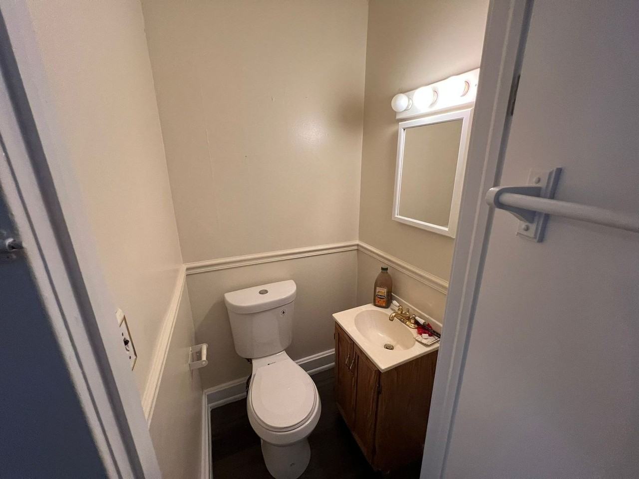 102 S Curley St - Photo 6 of 18