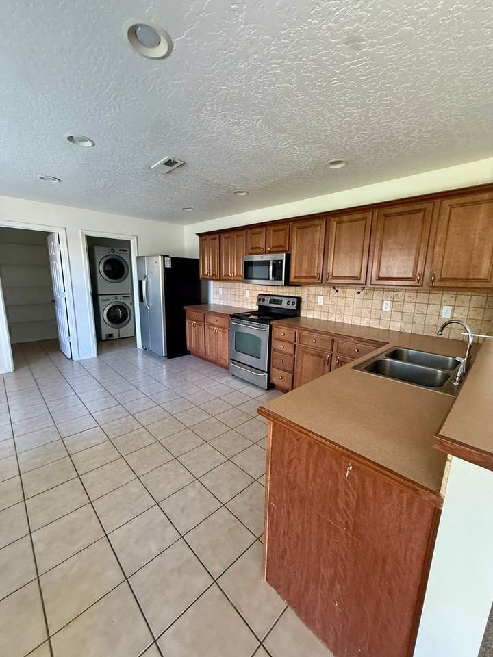 14103 Pearl Pointe Dr - Photo 2 of 47