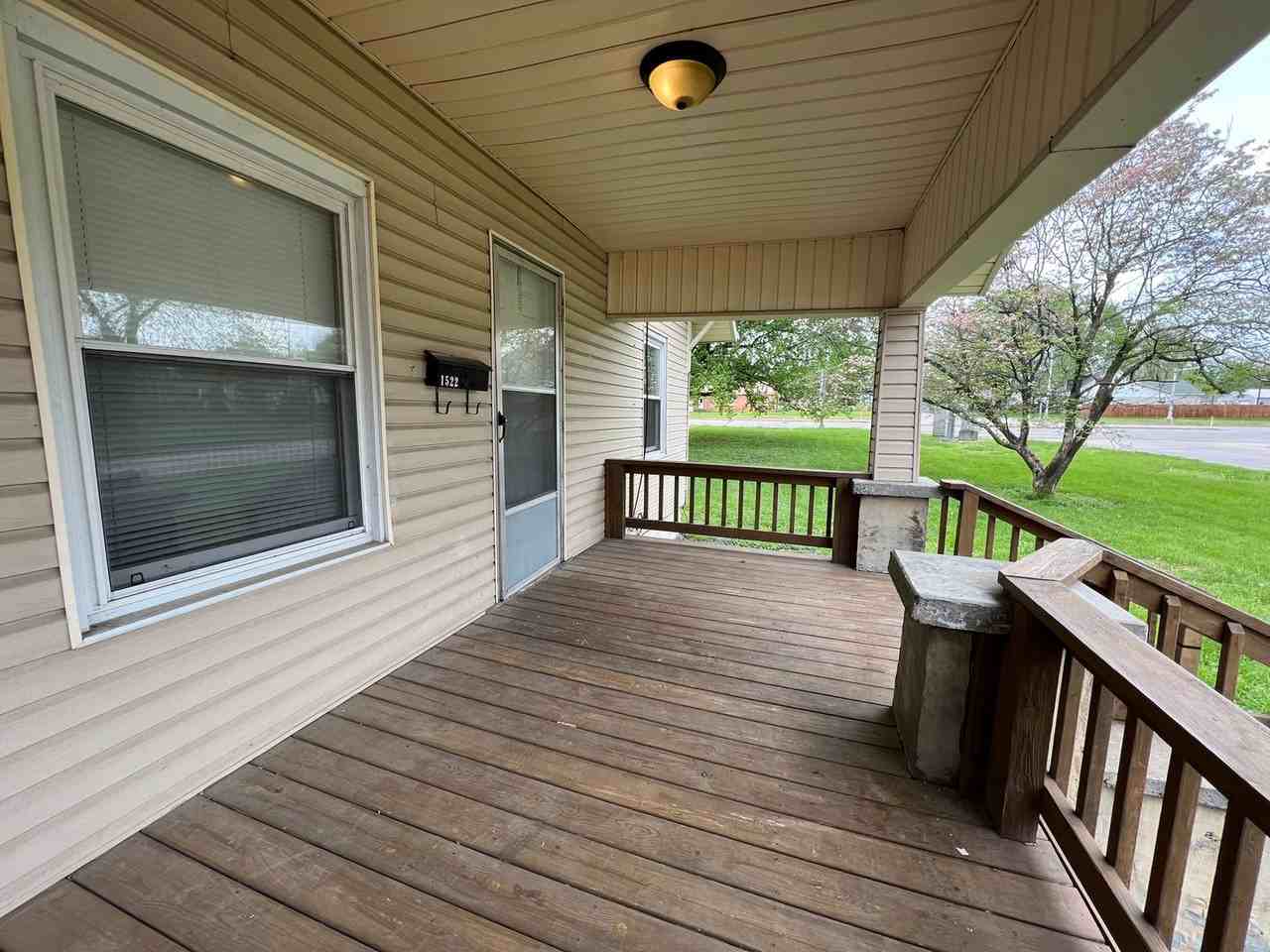 1522 W High St - Photo 2 of 15