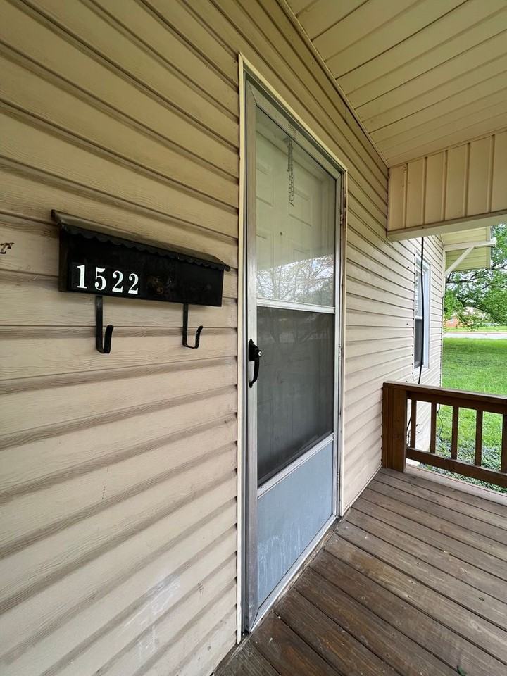 1522 W High St - Photo 3 of 15