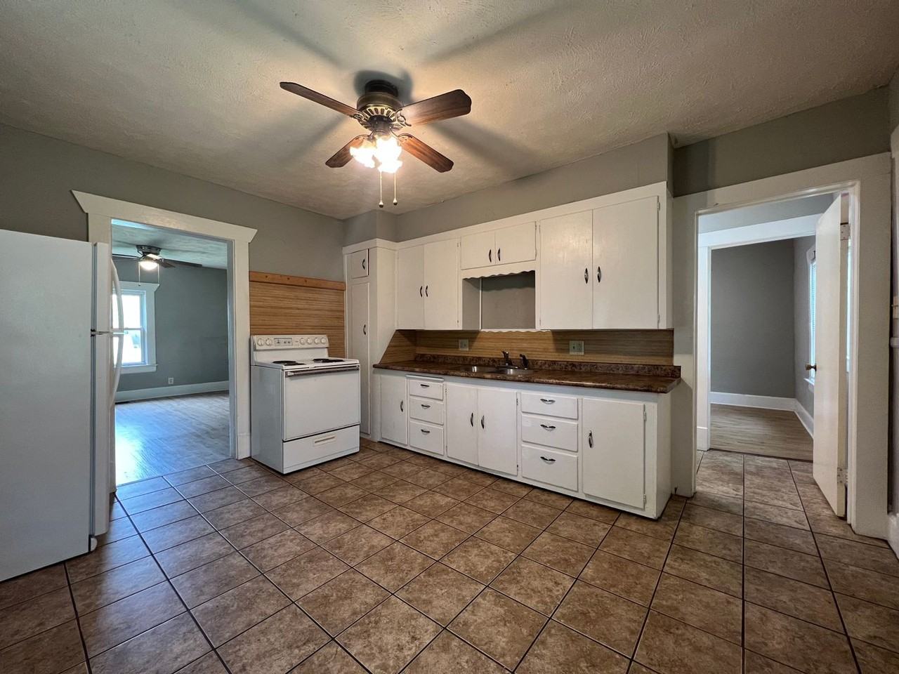1522 W High St - Photo 7 of 15