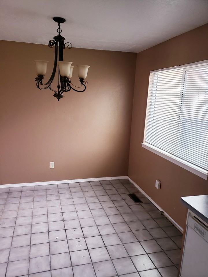 221 Shirley St Ne - Photo 3 of 10