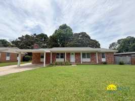 featured image of 130 Walton Dr Ne