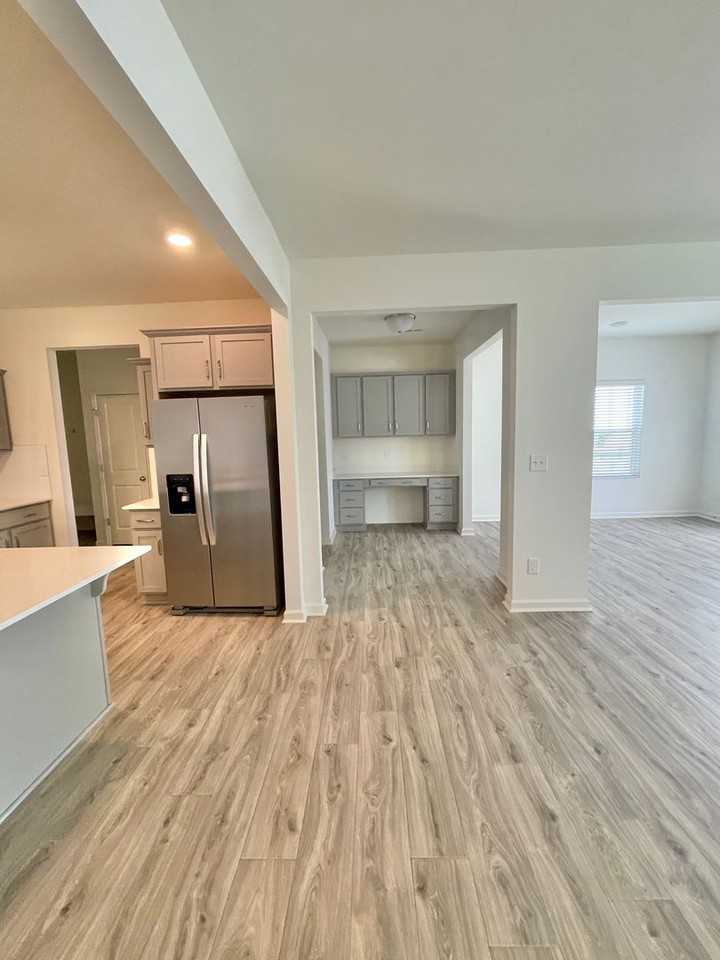 105 Luna Ln - Photo 3 of 30