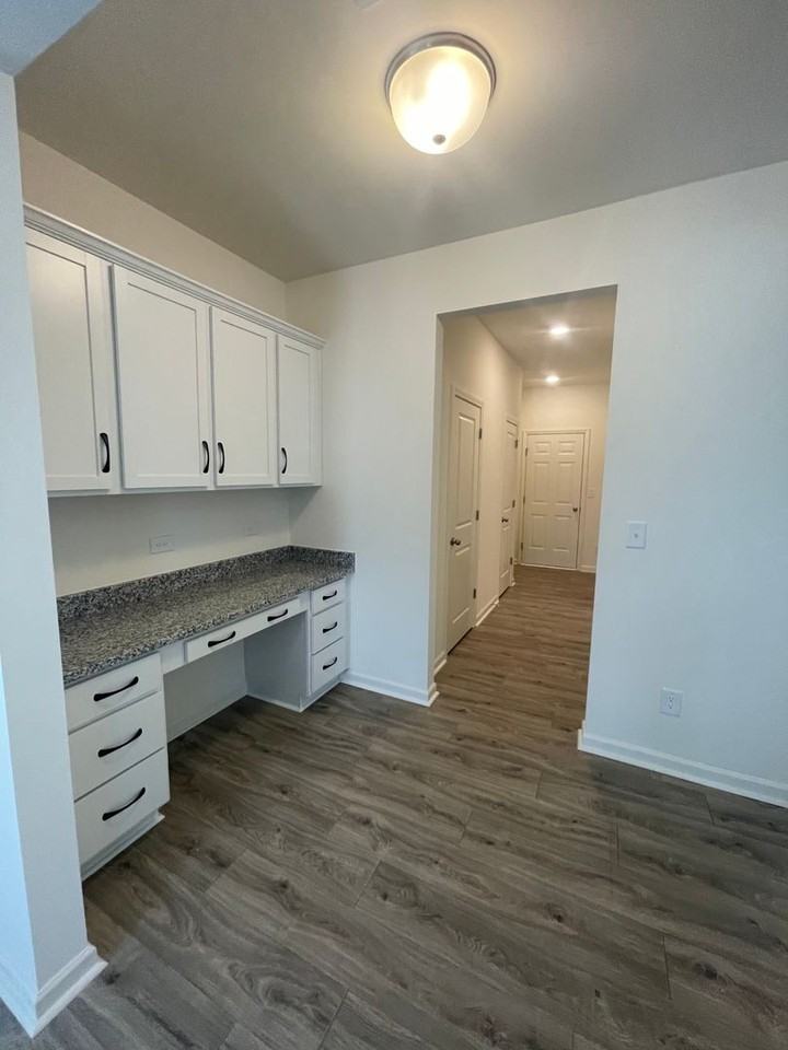 105 Luna Ln - Photo 5 of 30