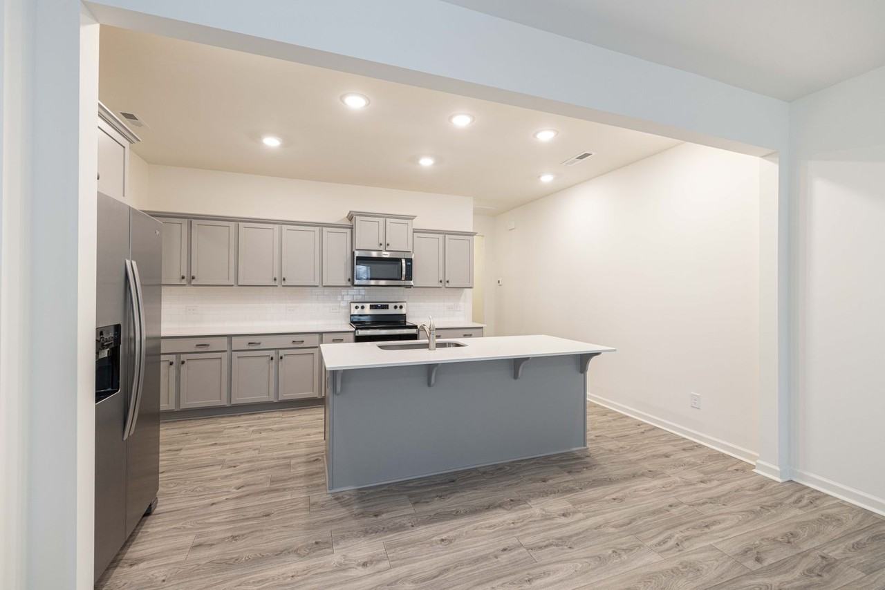 105 Luna Ln - Photo 7 of 30