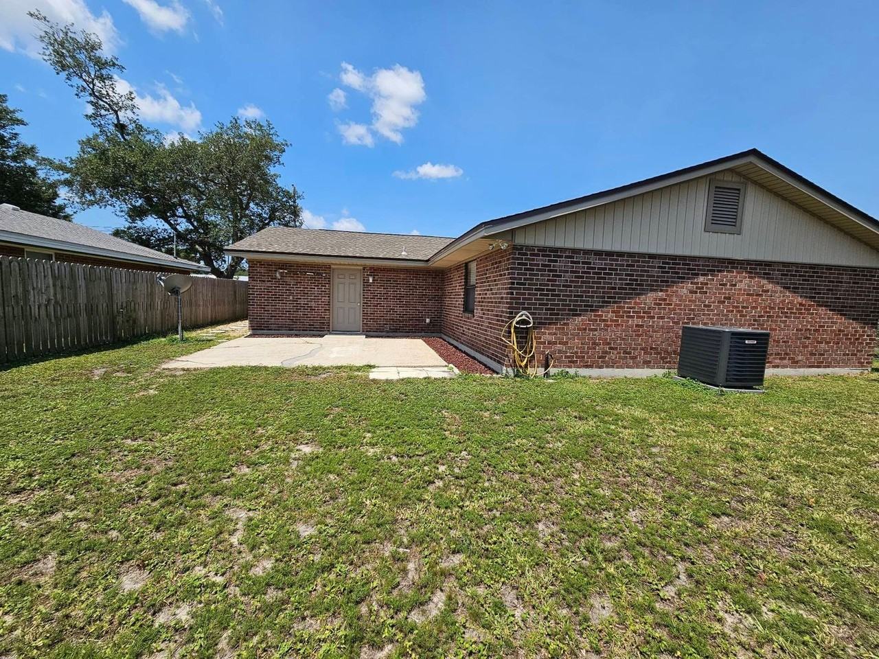 221 Viola Ave - Photo 3 of 21