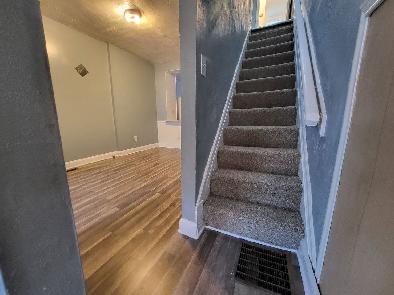 517 N Rose St - Photo 5 of 27
