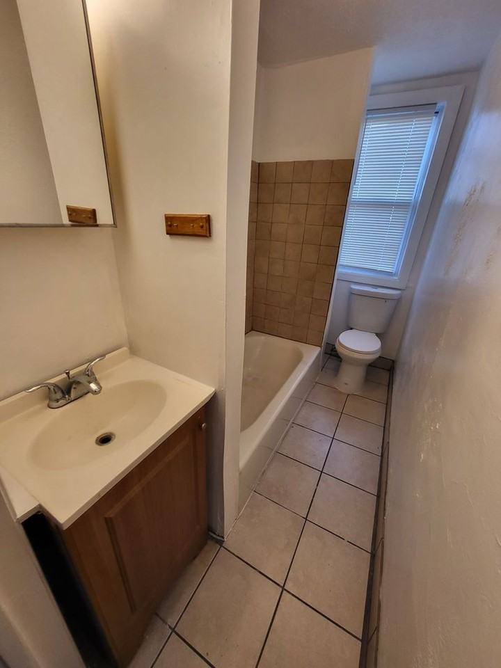 517 N Rose St - Photo 7 of 27