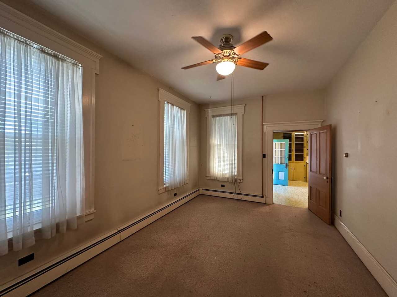 102 N River St - Photo 3 of 14