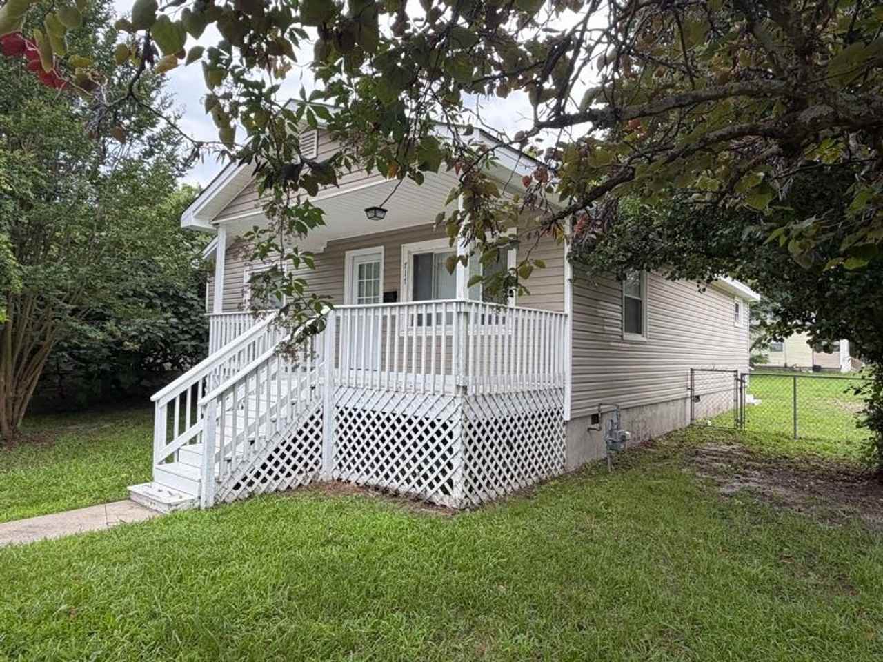 717 Eve St - Photo 2 of 21