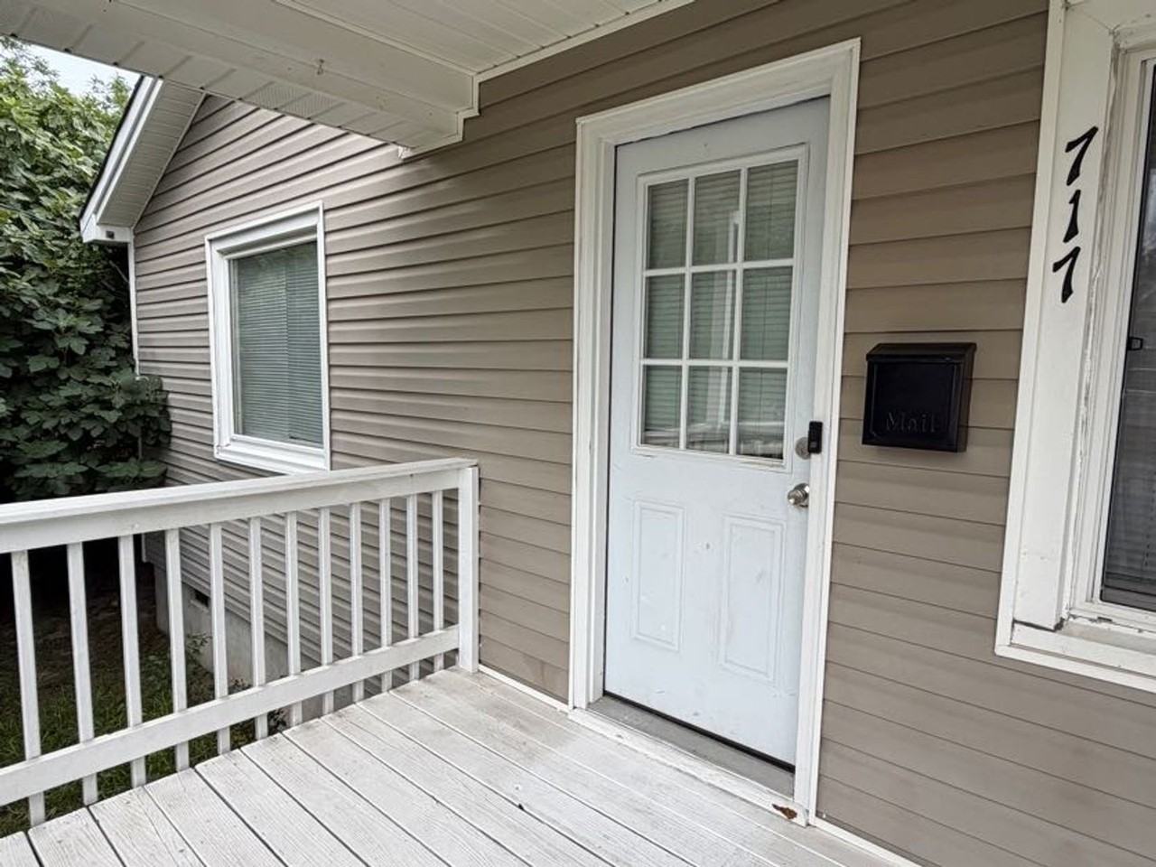 717 Eve St - Photo 3 of 21
