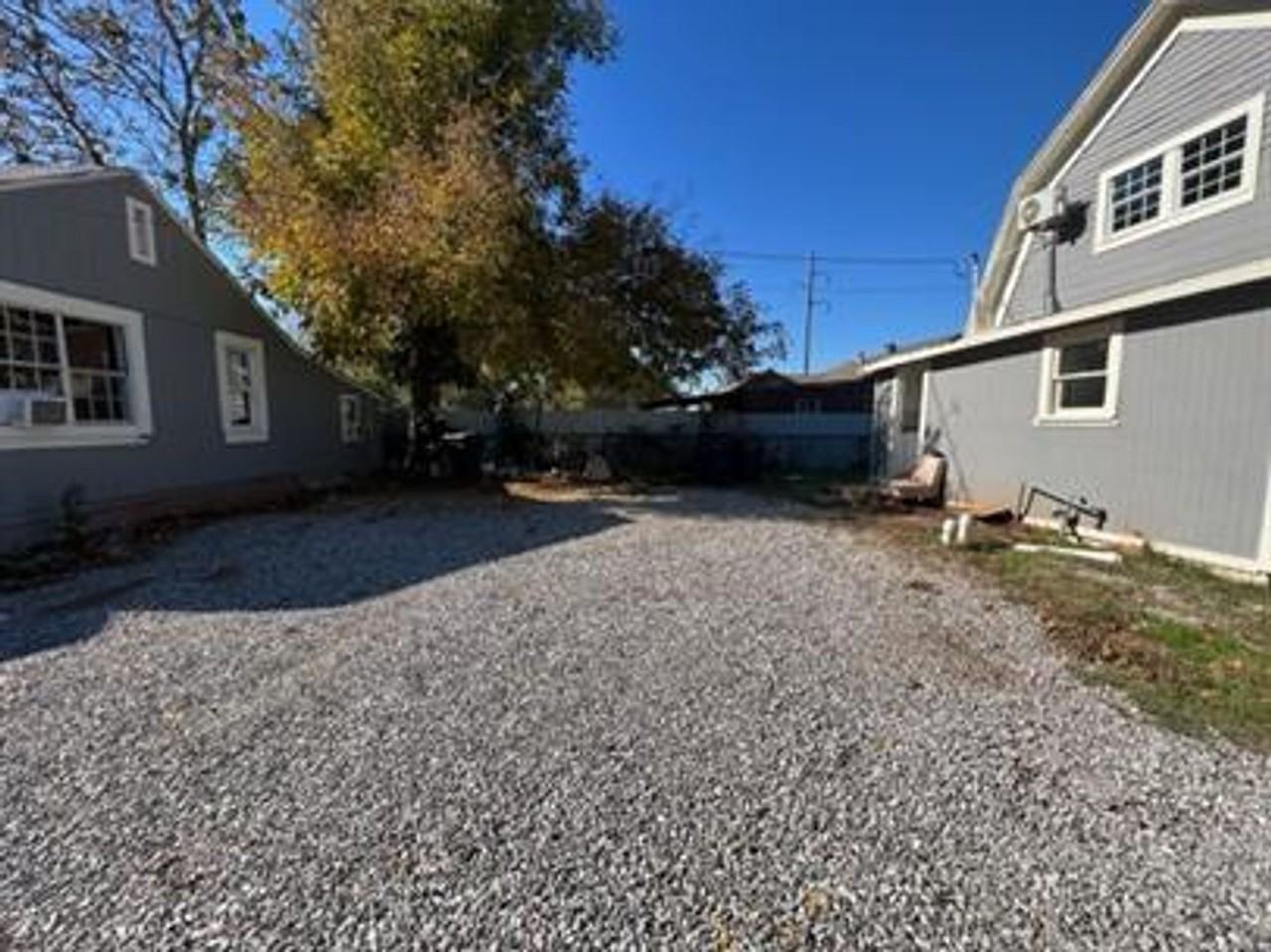 526 Se 21st St - Photo 3 of 18