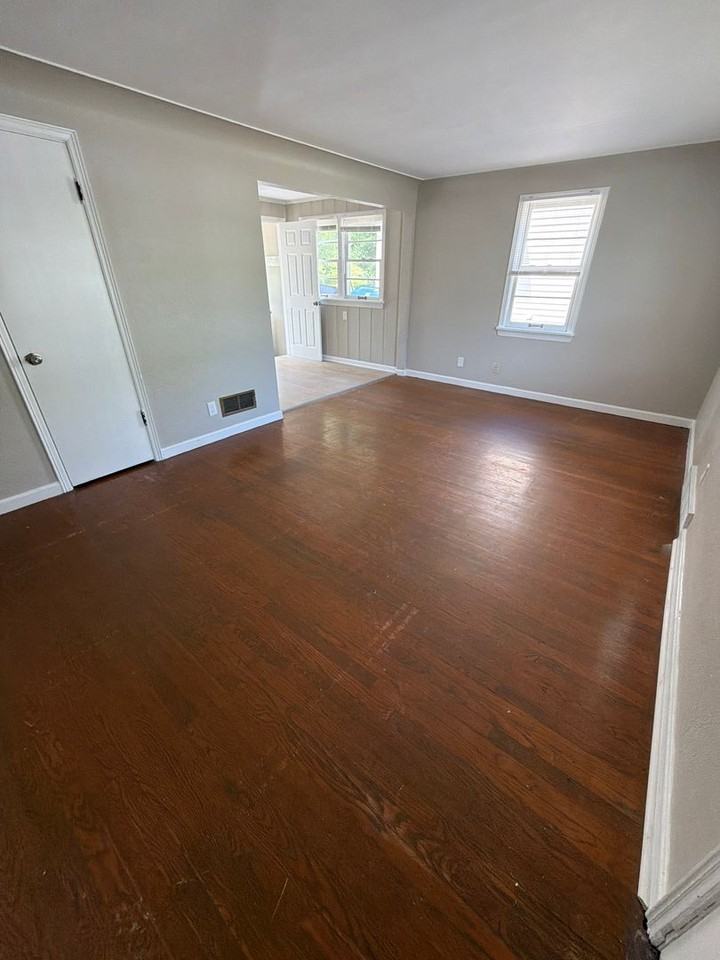 1831 Engelholm Ave - Photo 2 of 9