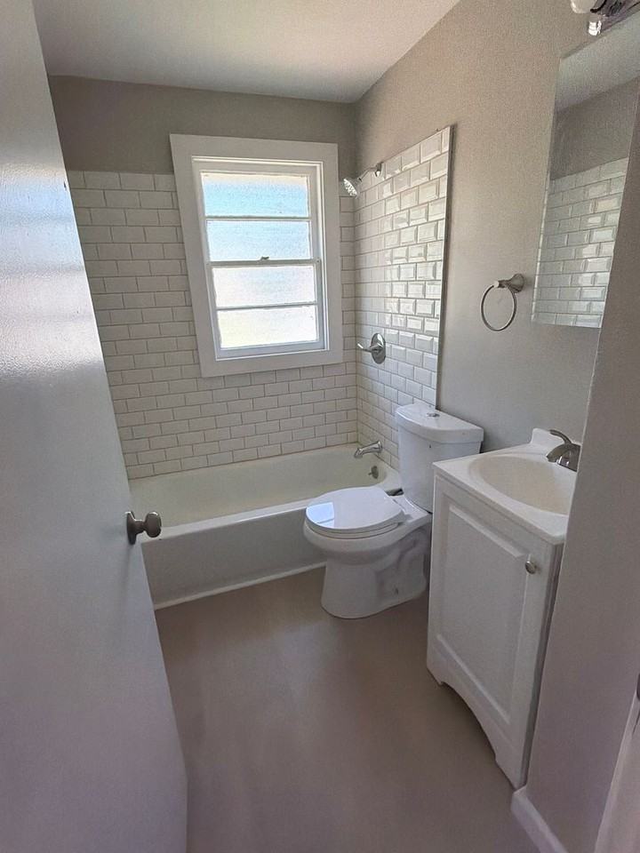 1831 Engelholm Ave - Photo 3 of 9