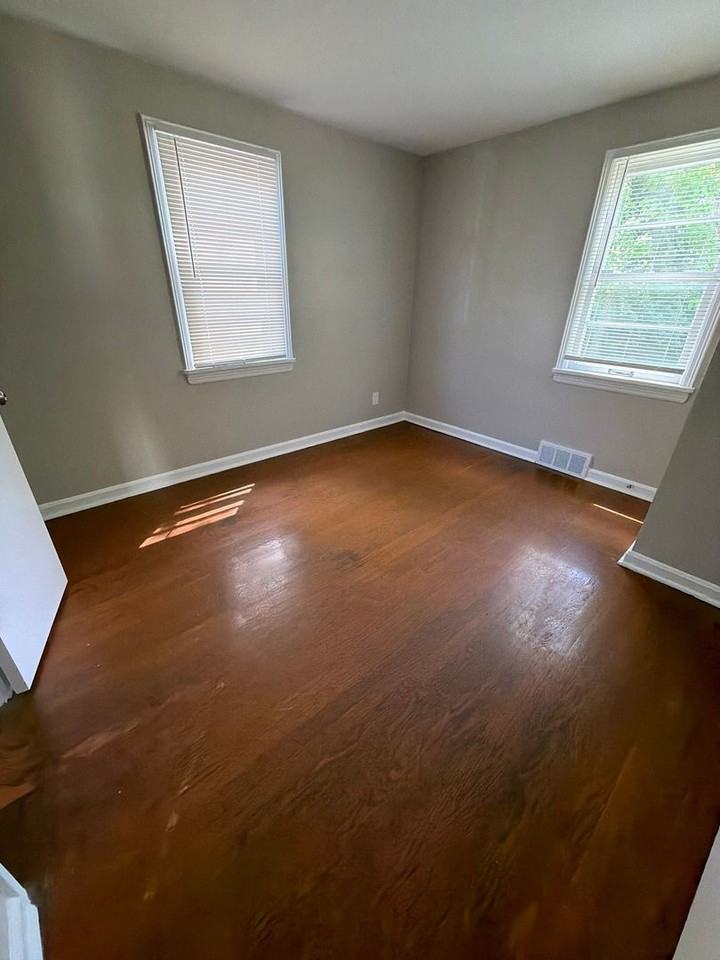 1831 Engelholm Ave - Photo 5 of 9