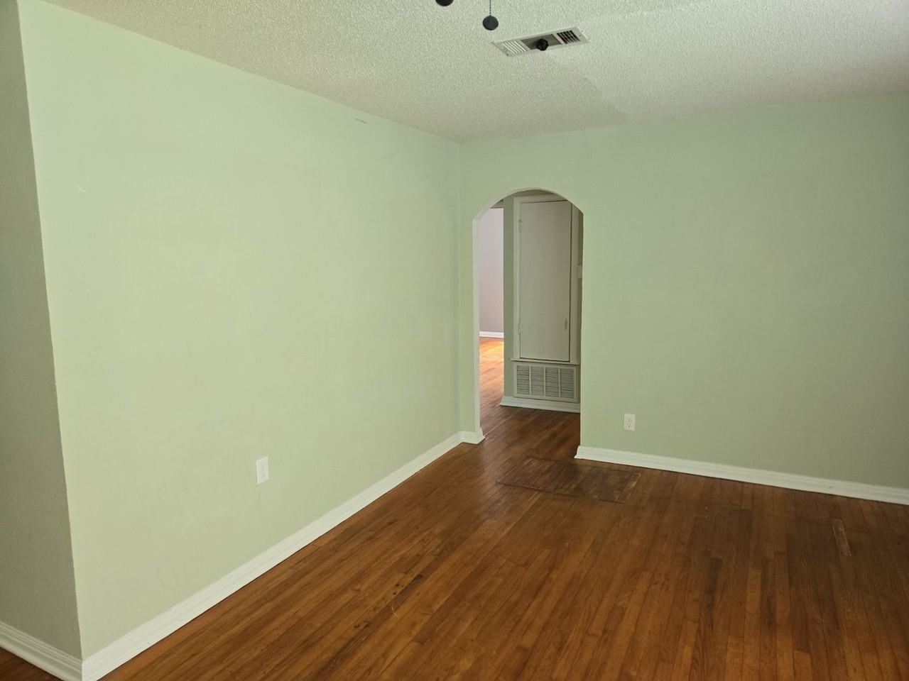 609 Valley Rd - Photo 3 of 18