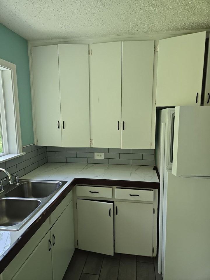 609 Valley Rd - Photo 4 of 18
