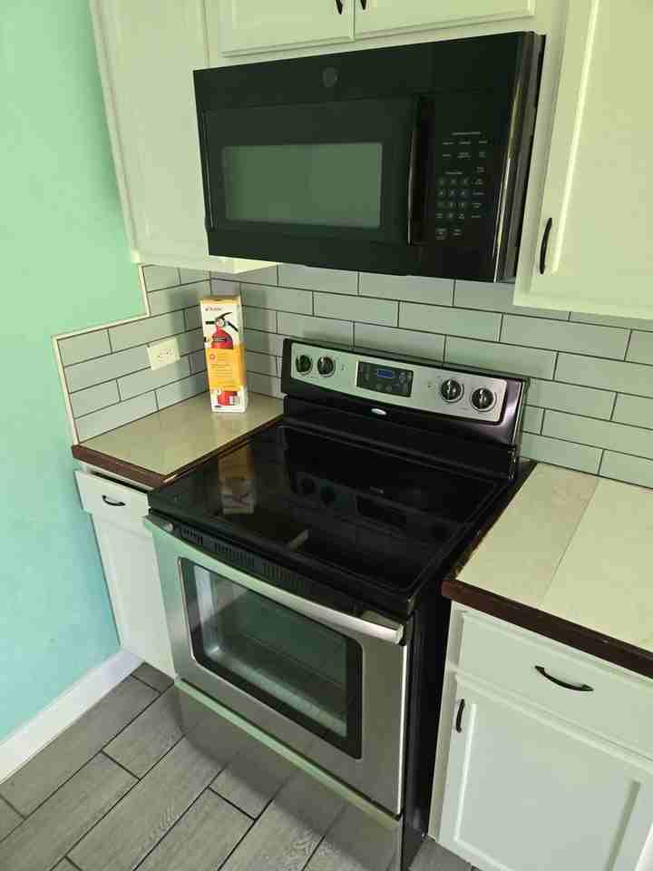 609 Valley Rd - Photo 5 of 18