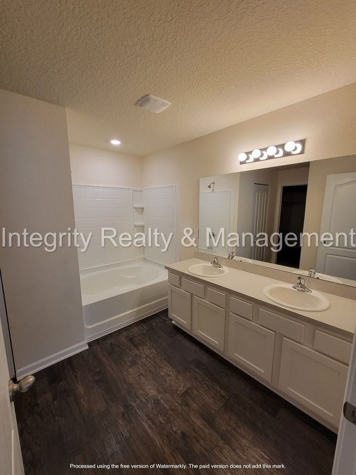 6137 Black Stallion Dr - Photo 4 of 33
