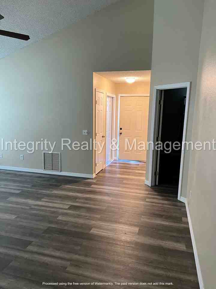 1862 Mackenzie Ct N - Photo 3 of 24