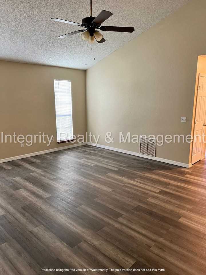 1862 Mackenzie Ct N - Photo 4 of 24