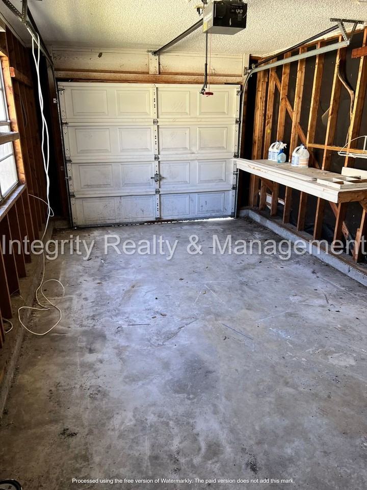 1862 Mackenzie Ct N - Photo 5 of 24