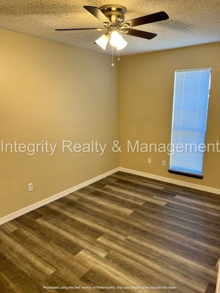 1862 Mackenzie Ct N - Photo 6 of 24