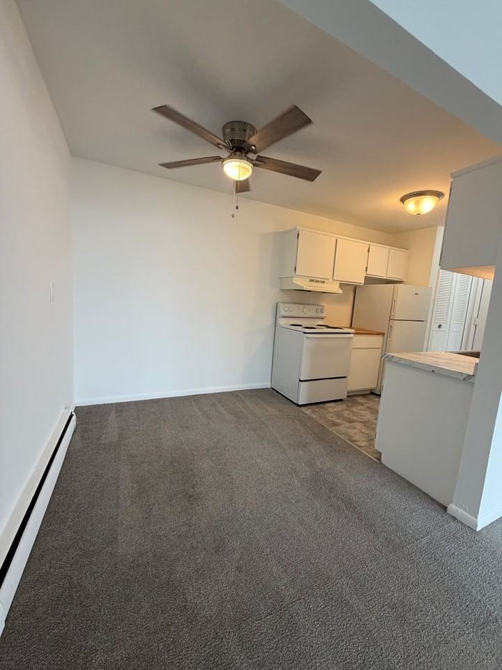 24901 Jefferson Ave - Photo 4 of 9
