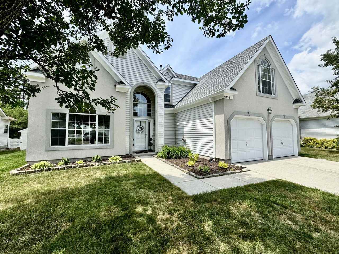 2424 Seven Kings Rd - Photo 2 of 50