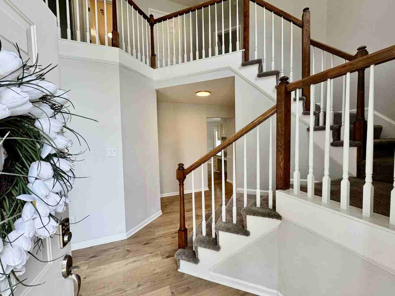 2424 Seven Kings Rd - Photo 4 of 50