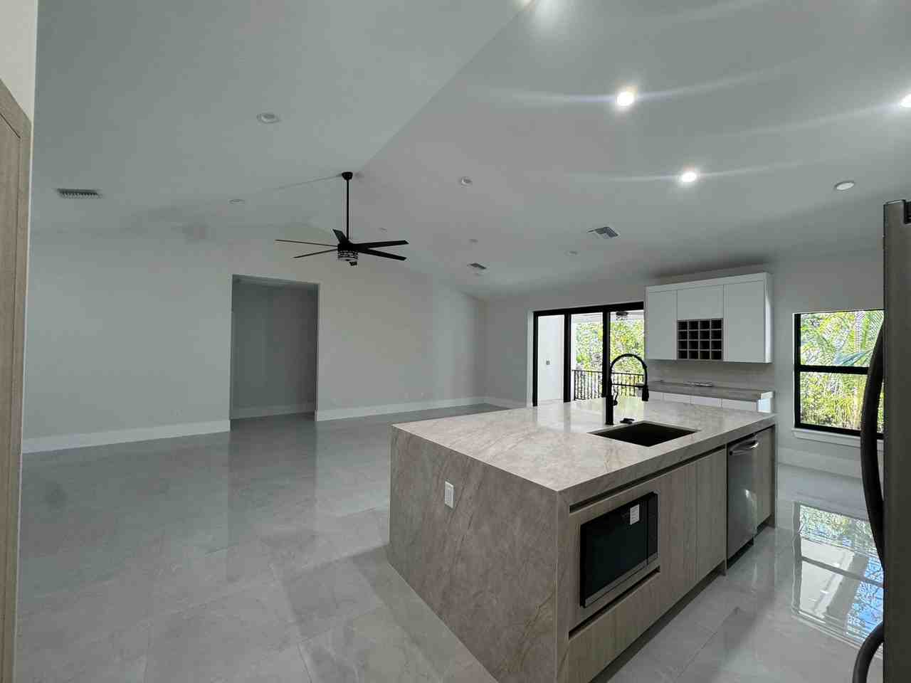 271 Price St - Photo 3 of 16
