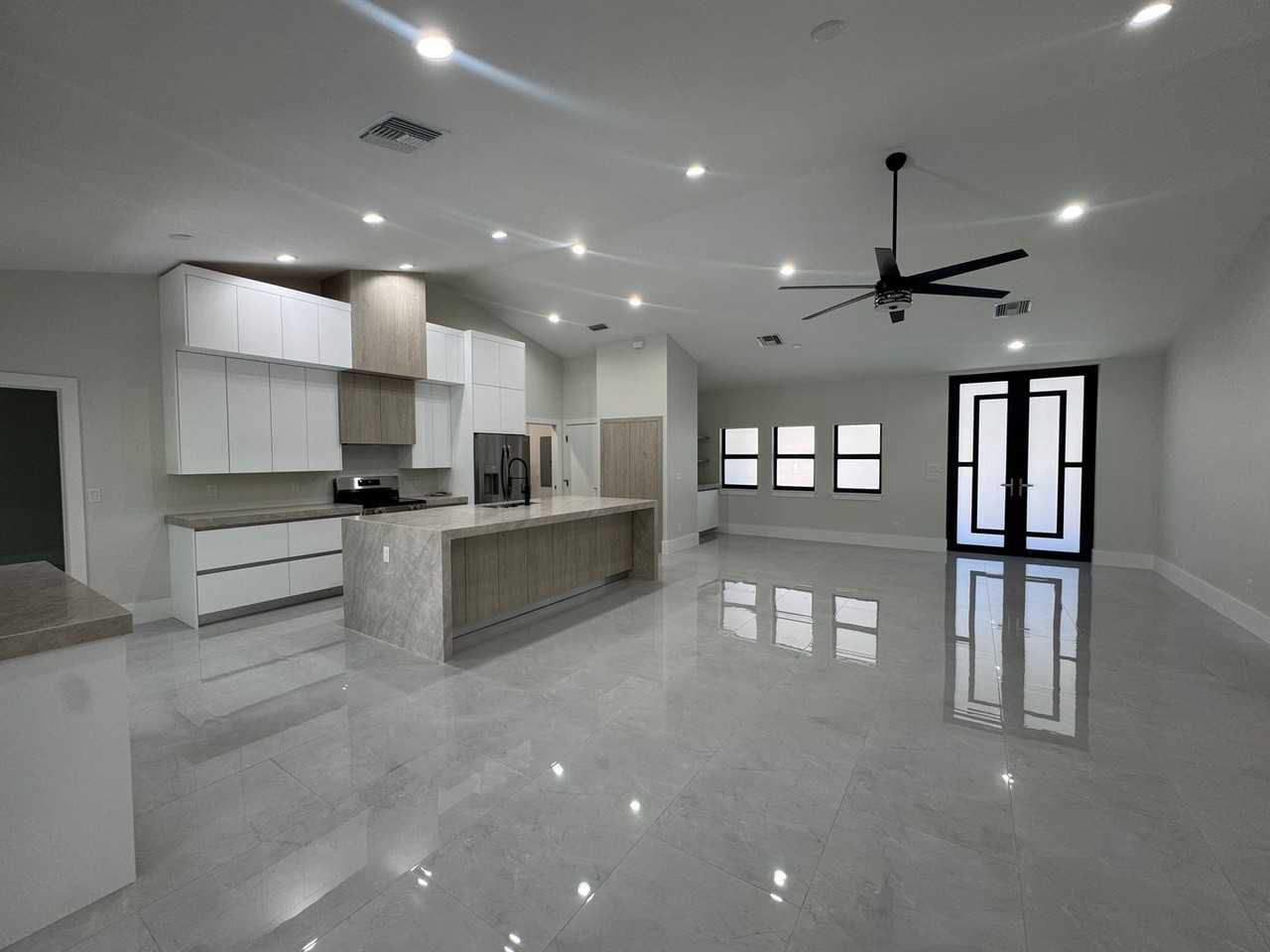 271 Price St - Photo 5 of 16