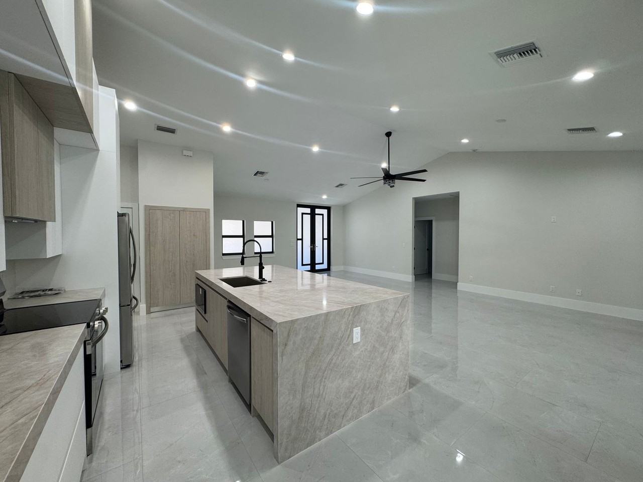 271 Price St - Photo 6 of 16
