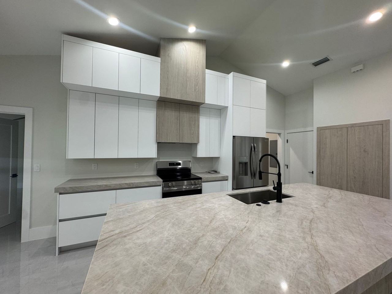 271 Price St - Photo 7 of 16