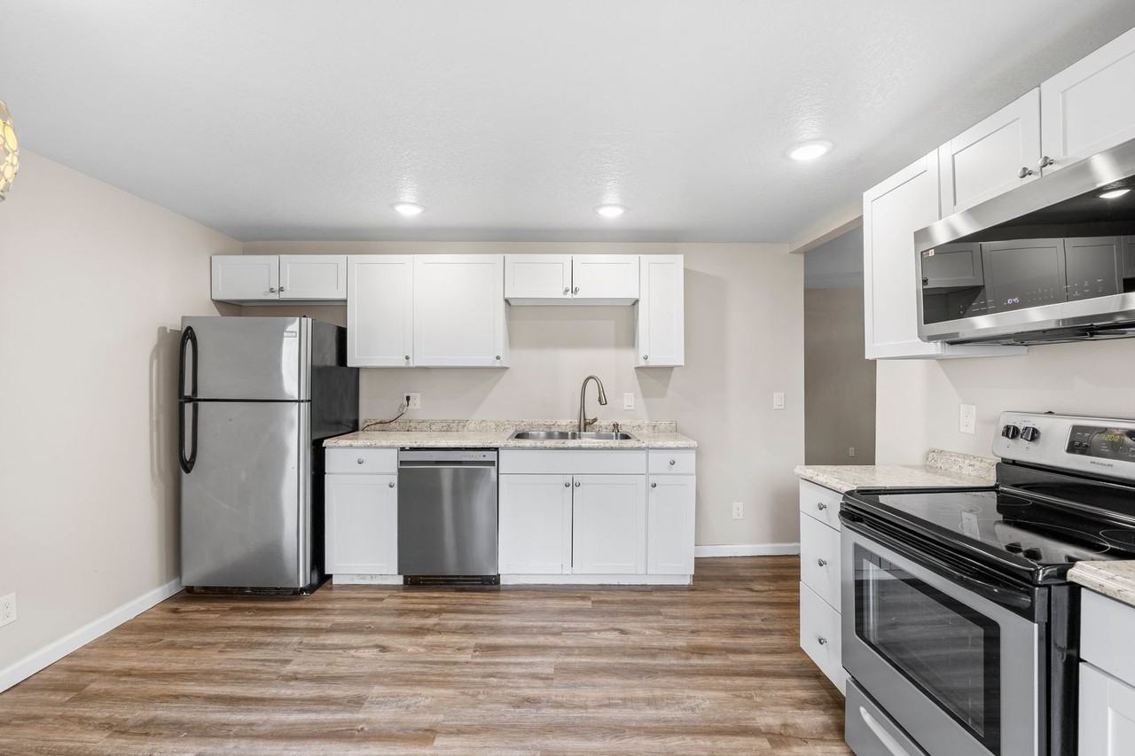 714 5th St - Photo 4 of 29