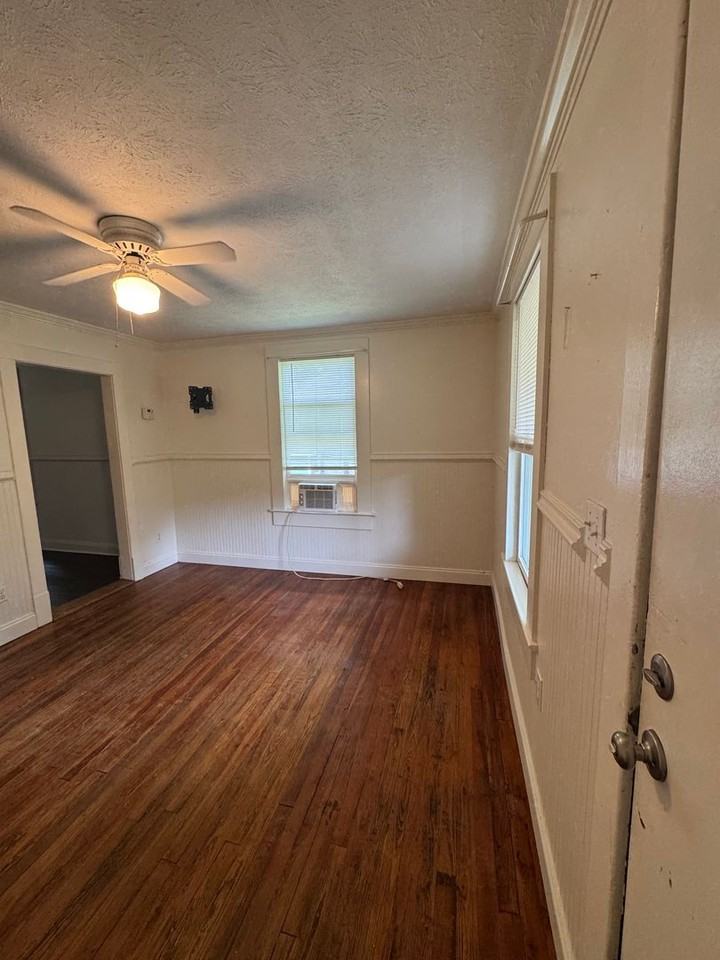 78 Archer St - Photo 2 of 8