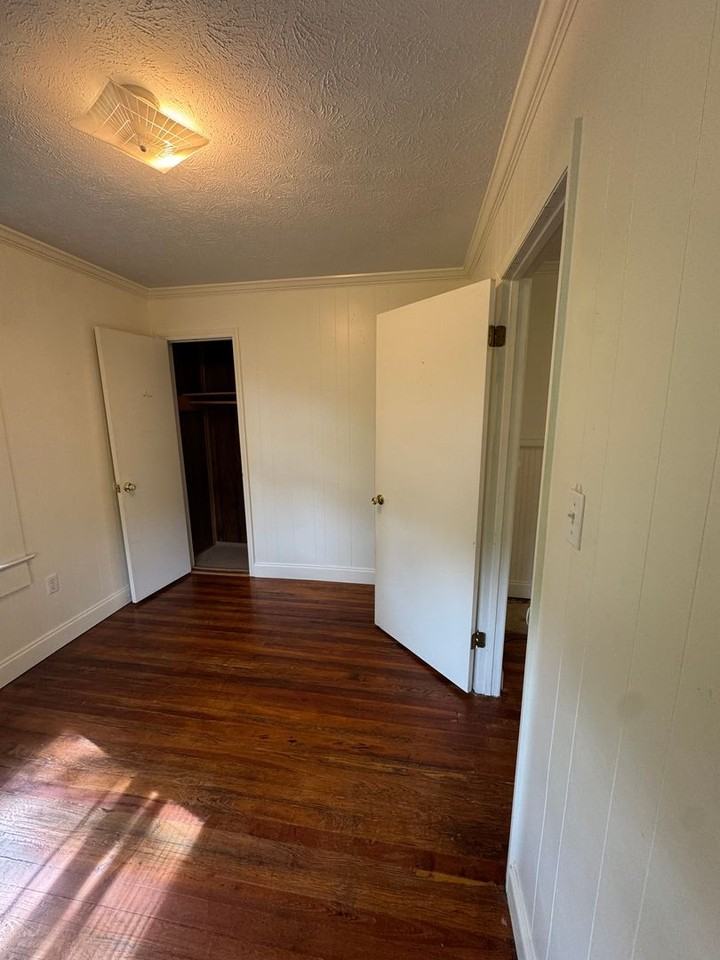 78 Archer St - Photo 3 of 8