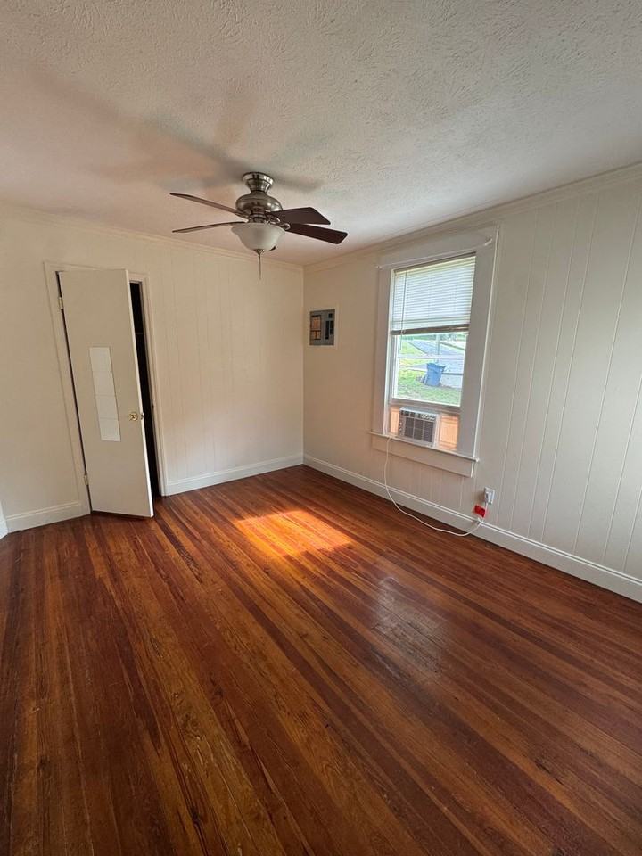 78 Archer St - Photo 6 of 8