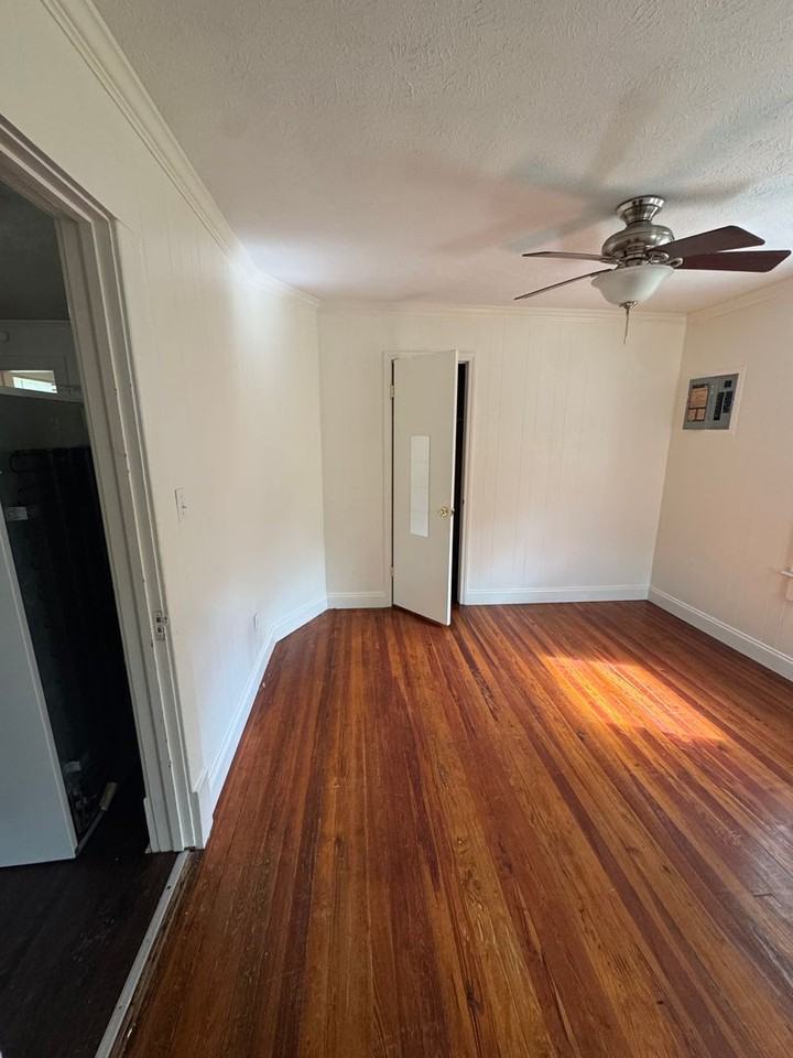 78 Archer St - Photo 7 of 8
