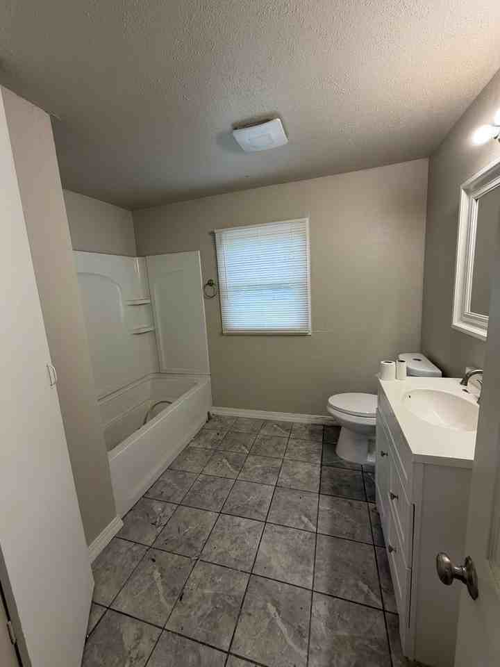 321 Park Ave - Photo 4 of 6