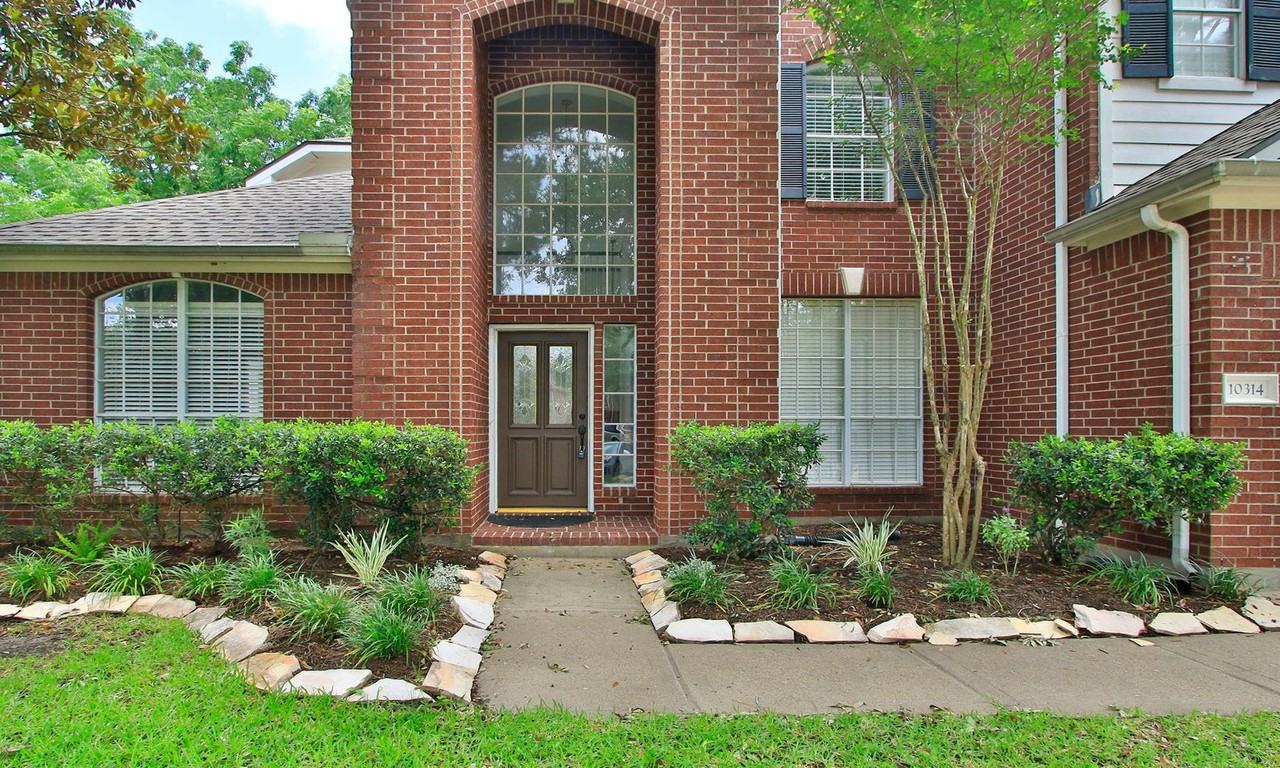 10314 Cliff Haven Ct - Photo 3 of 39