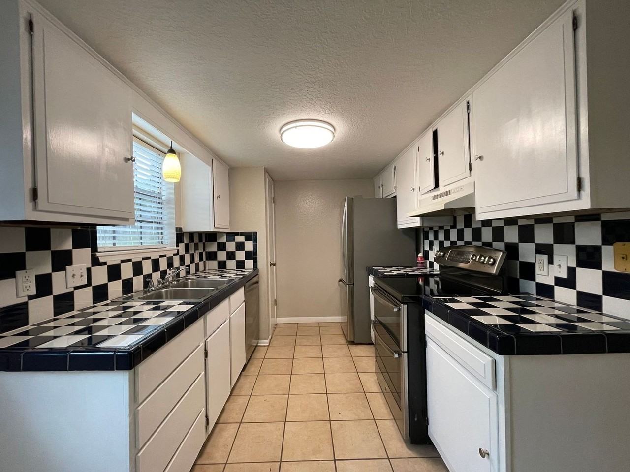 2700 N 16th St #2 - Photo 5 of 13