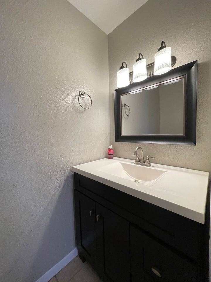2700 N 16th St #2 - Photo 6 of 13