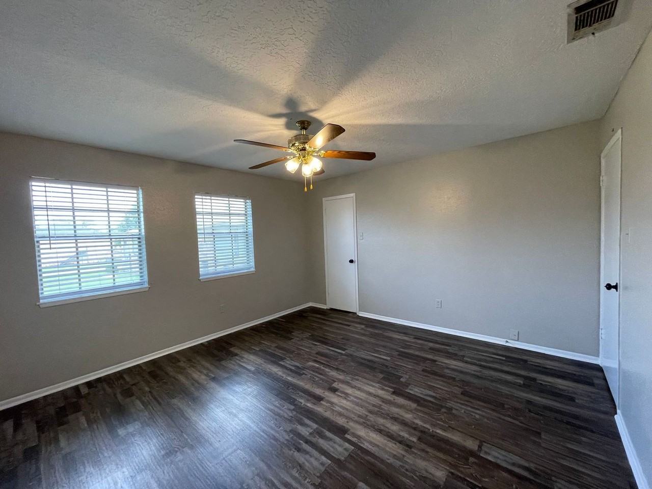 2700 N 16th St #34 - Photo 6 of 11