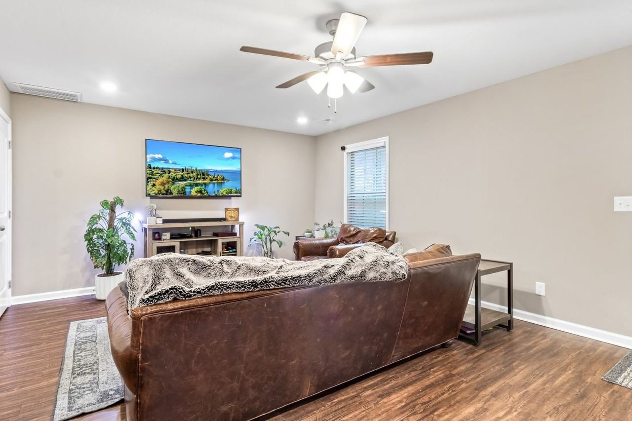135 Country Ln #1001 - Photo 5 of 22