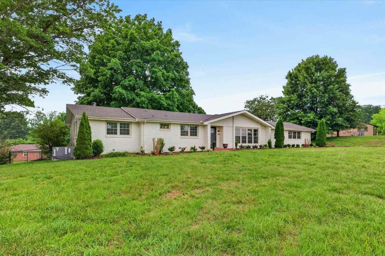 306 Locust Rd - Photo 2 of 39