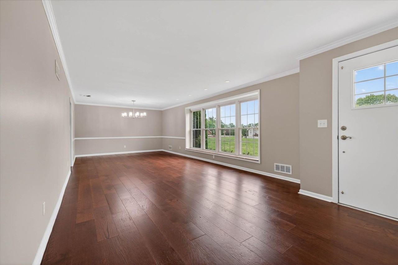 306 Locust Rd - Photo 6 of 39
